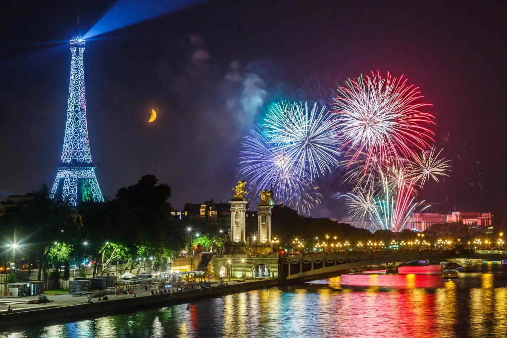 PARIS REVEILLON 2024